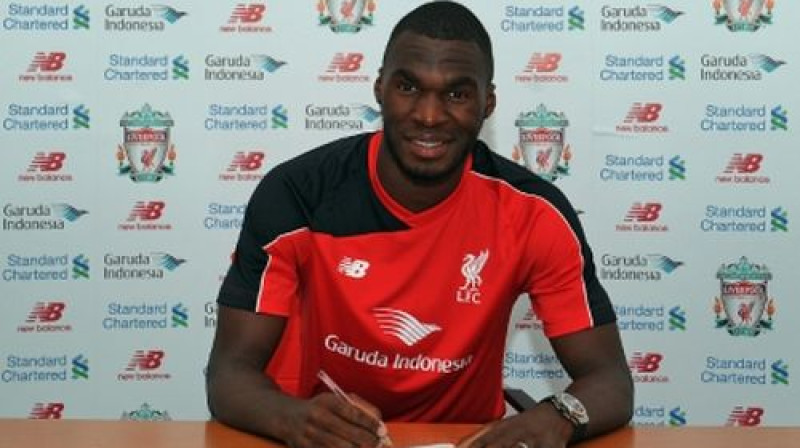 Kristians Benteke paraksta līgumu ar "Liverpool"
Foto: Liverpoolfc.com