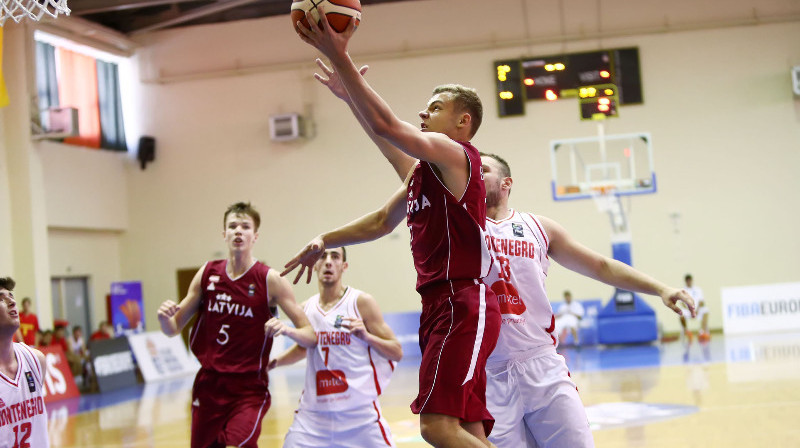 Renārs Birkāns un Latvijas U18 izlase: uzvara Eiropas čempionāta pirmajā spēlē.
Foto: FIBAEurope.com