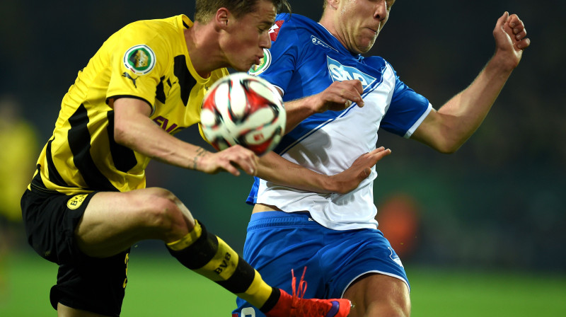 Svens Šiploks cīņā pret Dortmundes "Borussia"
Foto: AFP/Scanpix