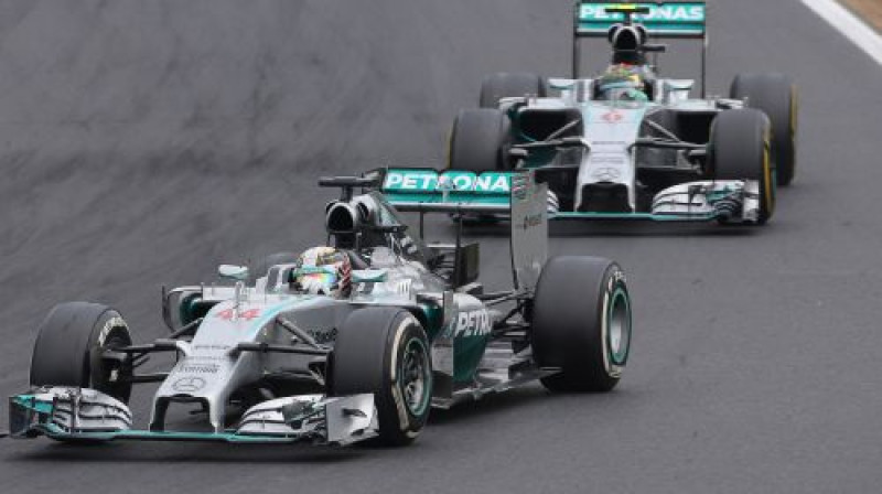 "Mercedes" piloti pirms gada Ungārijas trasē
Foto: LaPresse/Scanpix