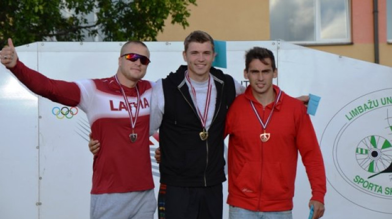Latvijas čempionāta laureāti: Aleksejs Rumjancevs, Roberts Akmens, Deniss Volkovs 
Foto: sportslimbazisalacgriva.lv