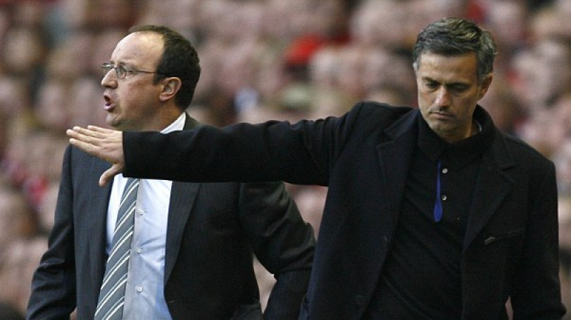 Žuzē Mourinju (priekšplānā) un Rafa Benitess
Foto: www.dailymail.co.uk