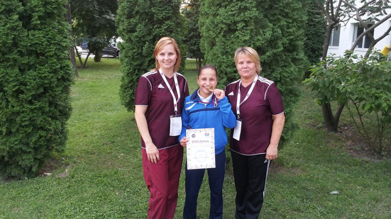 Trenere Irina Petrova, zelta medaļniece Jekaterina Jermaļonoka, trenere Ļubova Kopilova 
Foto: Daugavpils BJSS