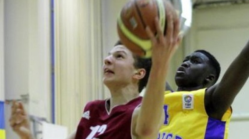 Rainers Kalniņš: 13 punktu Latvijas U16 izlases labā spēlē ar Horvātiju.
Foto: basket.ee