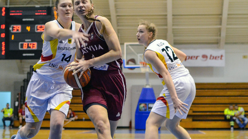Paula Strautmane un Latvijas U18 izlase: atgriešanās Eiropas čempionāta virslīgā.
Foto: FIBAEurope.com