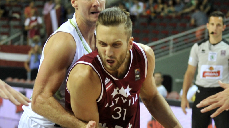 Žanis Peiners: 19 punktu, 5 atlēkušās bumbas un 4 rezultatīvās piespēles valstsvienības uzvarētajā spēlē ar Slovēnijas izlasi.
Foto: basket.lv