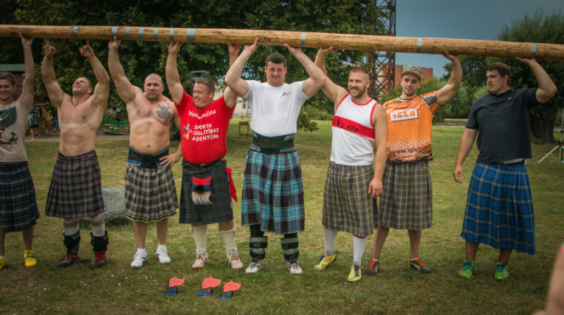 Skotu kalniešu spēļu dalībnieki Salacgrīvā
Foto: salacgriva.lv