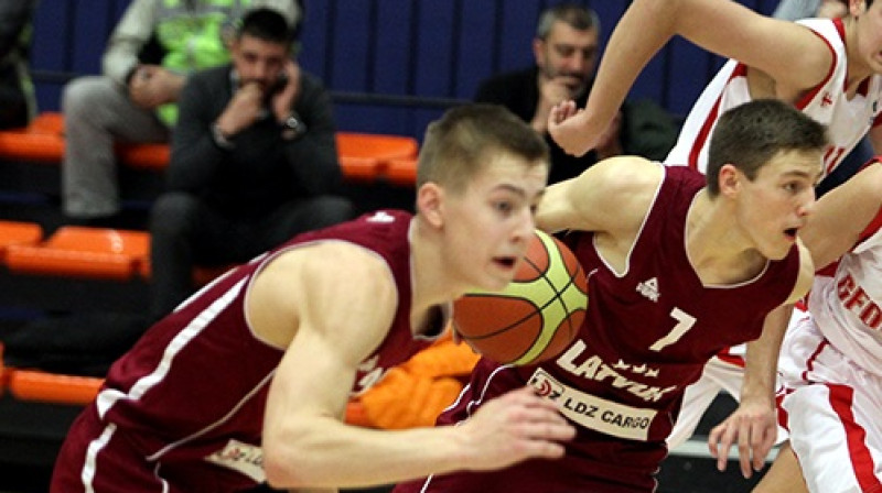 Artūrs Kurucs (7.): 20 punktu U16 izlases izšķirošajā spēlē ar Anglijas komandu.
Foto: TBF.org