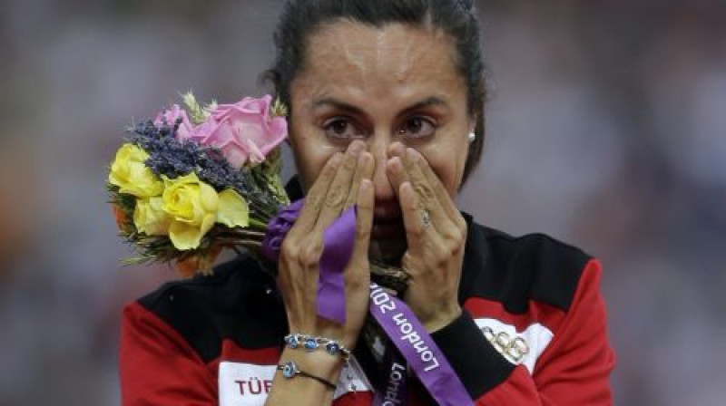 Asli Alptekinas prieka asaras nu nomainījušas citas asaras
Foto: AP/Scanpix