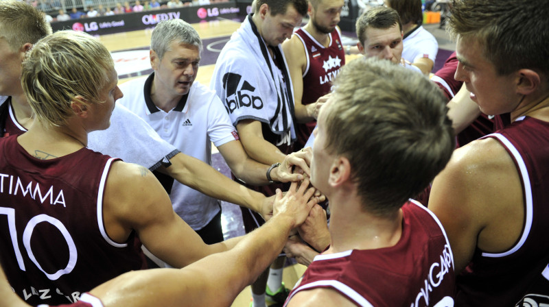 Latvijas basketbola valstsvienība 
Foto: Romāns Kokšarovs, Sporta Avīze, f64