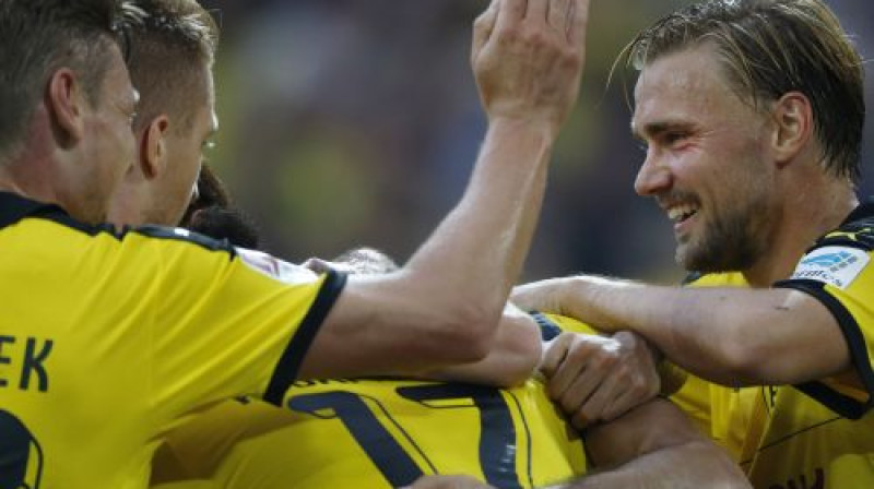 Dortmundes "Borussia" futbolisti var būt atviegloti, taču spēles sākumā...
Foto: Norbert Schmidt/PIXATHLON/SIPA/Scanpix