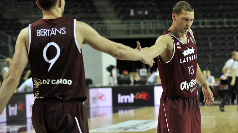 Dairis Bertāns un Jānis Strēlnieks
Foto: Romāns Kokšarovs, Sporta Avīze, f64