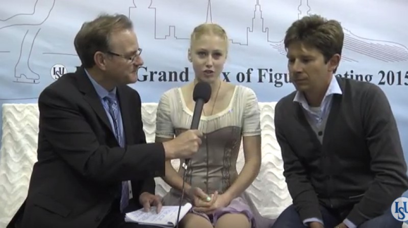 Diāna Ņikitina sniedz interviju 
Foto: ISU Junior Grand Prix