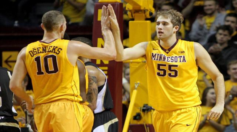 Oto Ošenieks un Eliots Elaiasons
Foto: USA TODAY Sports