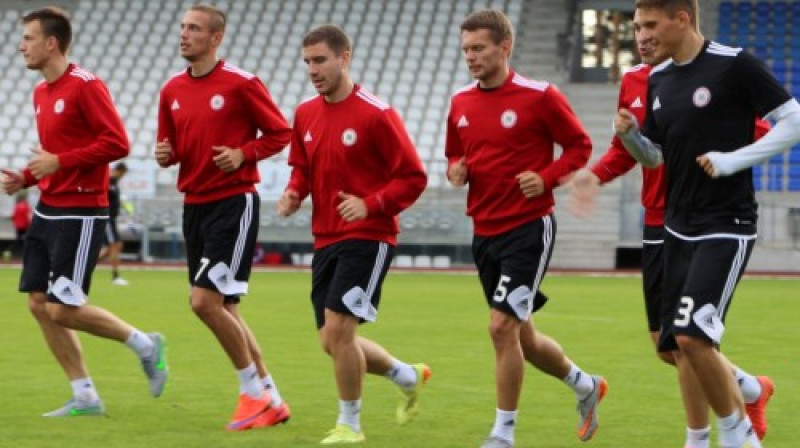 Šie futbolisti sakarā ar nesenām spēlēm klubu rindās šodien trenējās atvieglotā režīmā
Foto: lff.lv