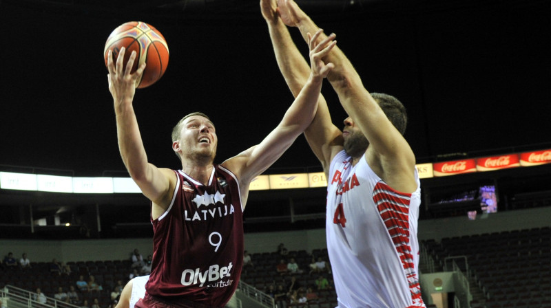 Dairis Bertāns prot trāpīt šādā veidā. Kā proti Tu?
Foto: basket.lv