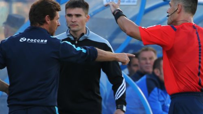 Andrē Vilašs-Boāšs (pa kreisi) strīdā ar tiesnešiem
Foto: Ruslan Shamukov/TASS/Scanpix