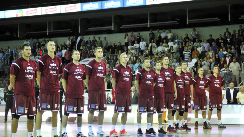 Latvijas basketbola valstsvienība 
Foto: Romāns Kokšarovs, Sporta Avīze, f64