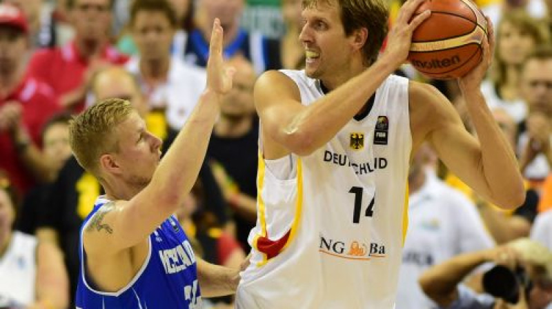 Dirks Novickis pret Islandi
Foto: AFP/Scanpix