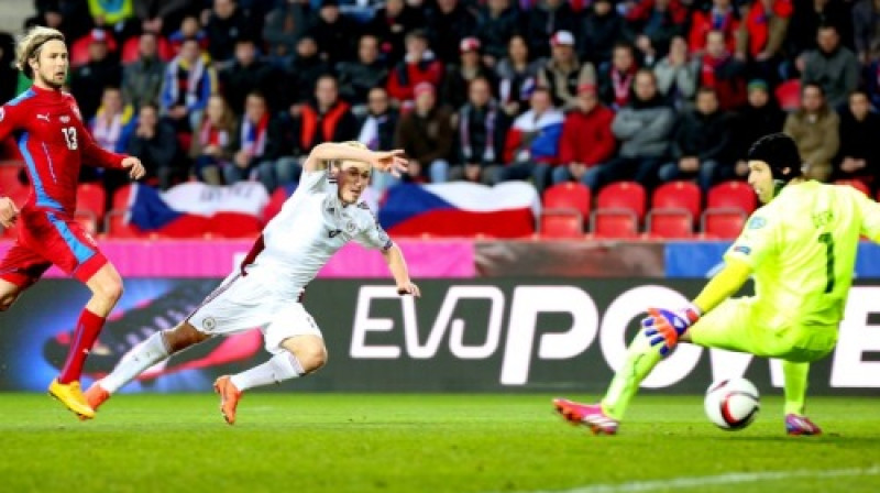 Aleksejs Višņakovs Prāgā pārspēj Petru Čehu 
Foto: LFF.lv