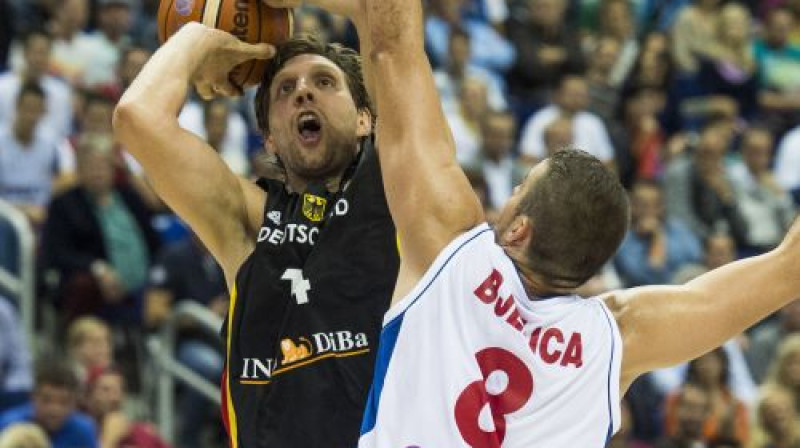 Dirks Novickis pret Nemanju Bjelicu
Foto: AFP/Scanpix