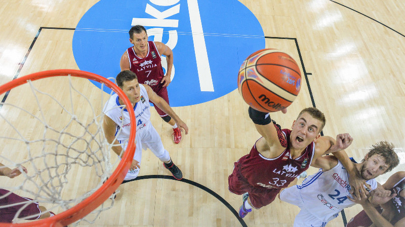 Mārtiņš Meiers un Latvijas valstsvienība: jāsper nākamais solis ceļā uz Lilli.
Foto: FIBAEurope.com