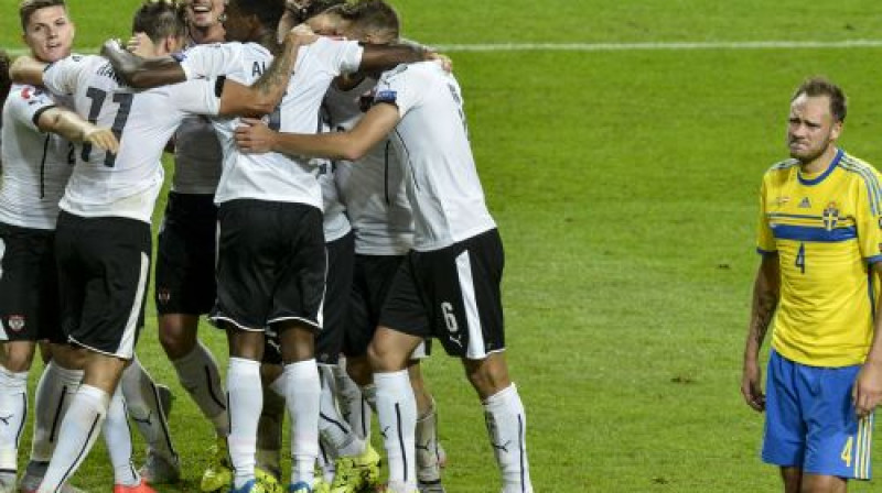 Austrijas futbolisti svin vārtu guvumu pret Zviedriju
Foto: TT NEWS AGENCY/Scanpix