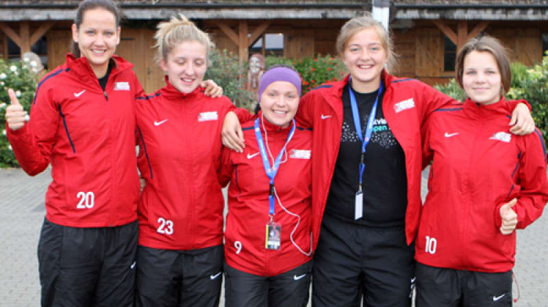 1.maiņa: Vancāne (no kreisās), Bērziņa, Rudzīte, Ametere un Krauja
Foto: Ritvars Raits, floorball.lv