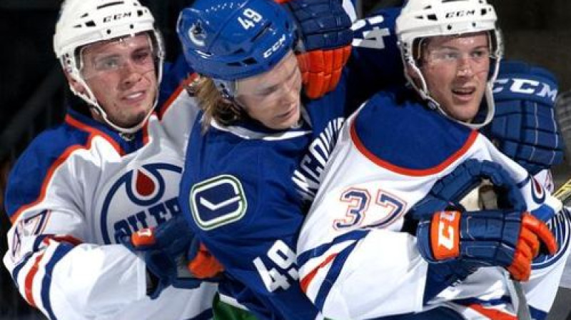 Rodrigo Ābols jauno talantu mačā pret Edmontonu
Foto: Edmonton Oilers