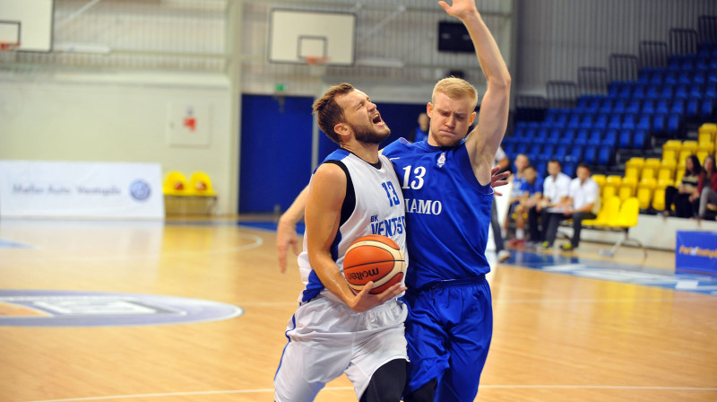 Sims Buterlevičs uzbrukumā pārbaudes spēlē pret Maskavas "Dynamo"
Foto:bkventspils.lv