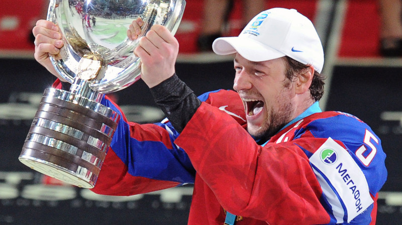 Krievijas izlases kapteinis Iļja Ņikuļins pēc triumfa 2012. gada pasaules čempionātā Helsinkos.
Foto: AFP/Scanpix