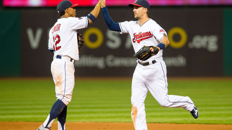 Fransisko Lindors un Lonijs Čisenhals svin uzvaru pār "Royals"
Foto: AFP/Scanpix