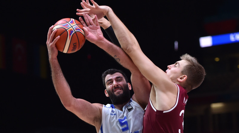 Mārtiņš Meiers pret Jani Burusi
Foto: AFP/Scanpix