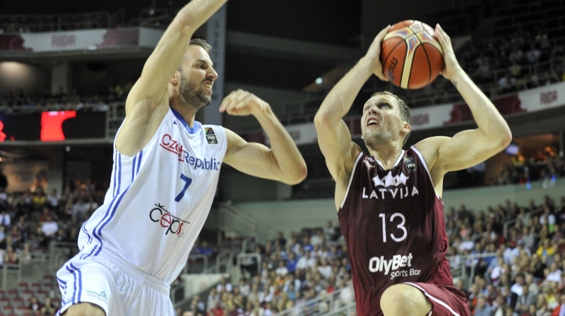 Jānis Strēlnieks uzbrukumā
Foto: Romāns Kokšarovs/f64