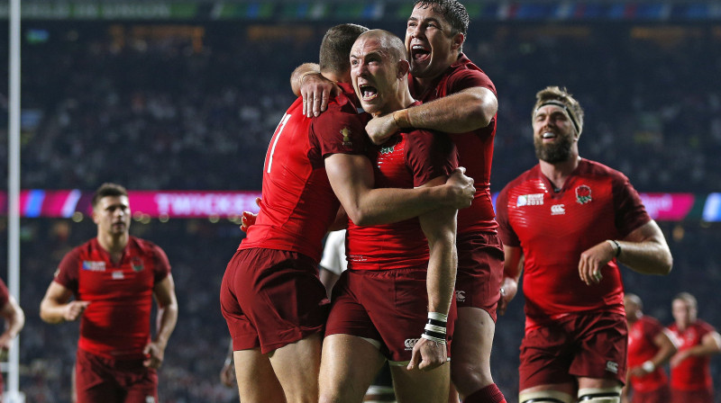 Maiks Brauns saņem apsveikumus pēc piezemējuma izdarīšanas.
Foto: AP/Scanpix