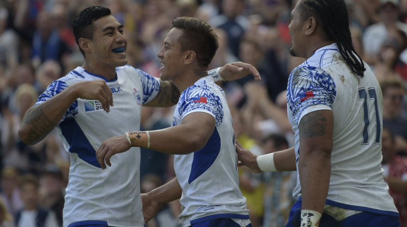 Pisi, Nanai-Viljamss un Tuliagi priecājas par pirmo piezemējumu.
Foto: AFP/Scanpix