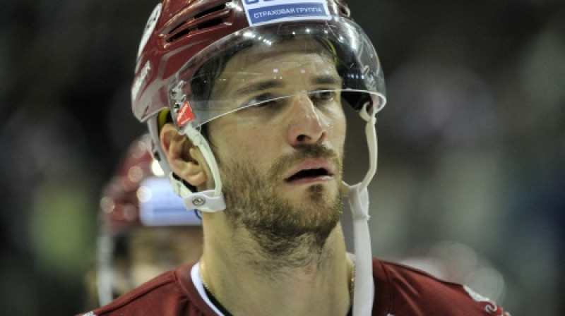 Lauris Dārziņš (attēlā) un Miķelis Rēdlihs pagaidām izglāba trenerus no Savicka ultimāta izpildes
Foto: Romāns Kokšarovs/f64