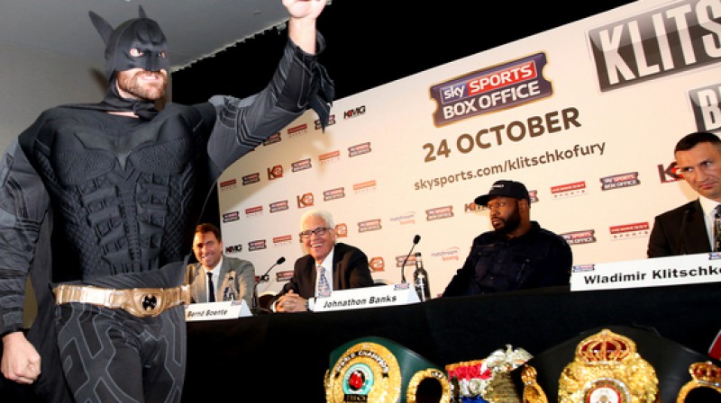 Taisons Fjūrijs ierodas preses konferencē (2015) 
Foto: PA Wire / Scanpix