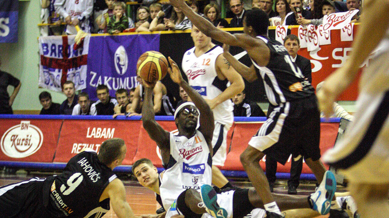 2010. gada LBL finālsērijas septītajā spēlē "Daugavas" sporta namā "Barons" uzvarēja "VEF Rīgu"
Foto: Renārs Buivids