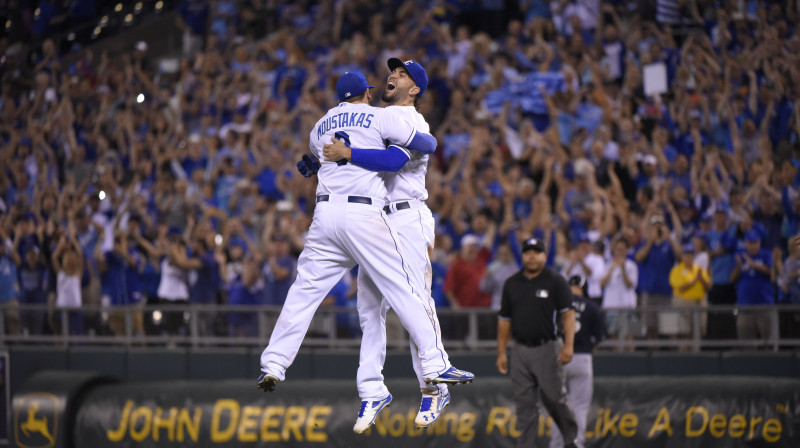 Kanzassitijas "Royals" spēlētāji priecājas par vēsturisko panākumu.
Foto: AFP/Scanpix