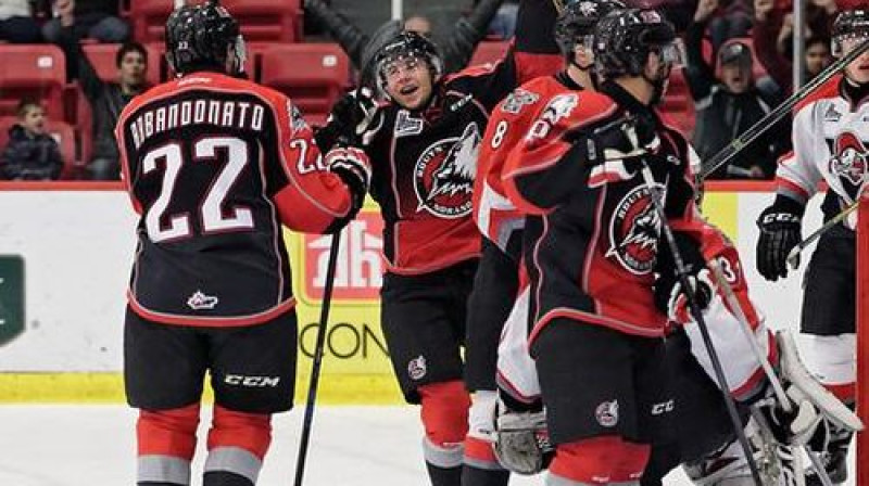 Mārtiņš Dzierkals (centrā)
Foto: Huskies.qc.ca