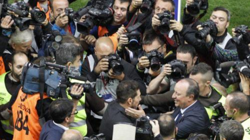 Djego Simeone un Rafaels Benitess pirms spēles
Foto: AS