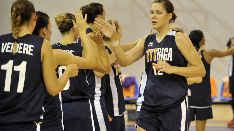 "TTT Rīga" basketbolistes
Foto: Romāns Kokšarovs, f64