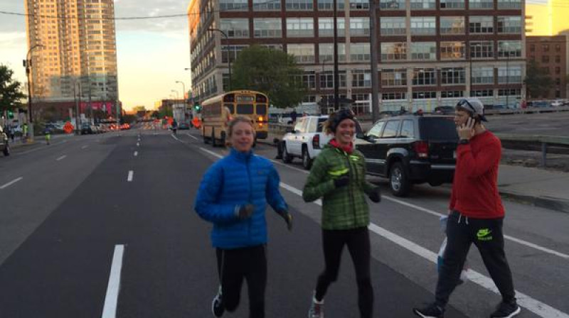 Ariana Hilborna (centrā) neilgi pirms starta Minesotas maratonā
Foto: SonoranDistProj
