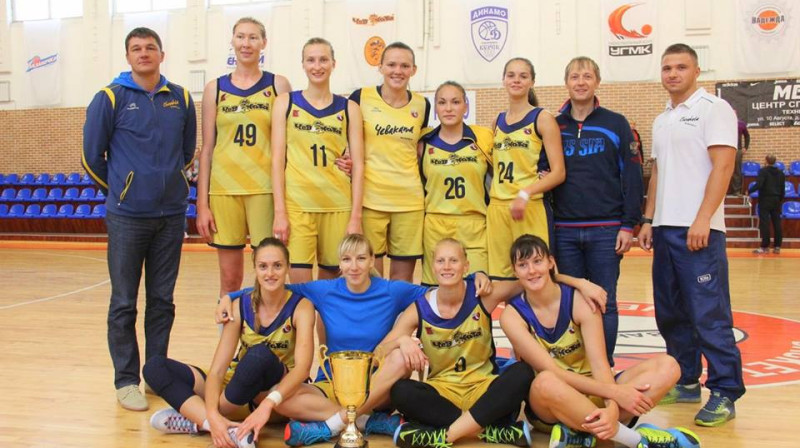 Anete Šteinberga (centrā): 16 punkti un 11 atlēkušās bumbas Premjerlīgas debijā
Foto: chevakata.ru