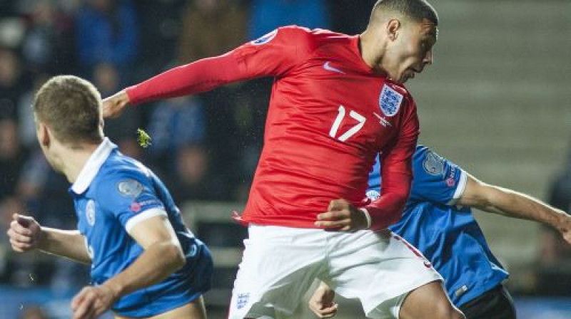 Alekss Oksleids-Čemberleins spēlē pret Igauniju
Foto: AFP/Scanpix