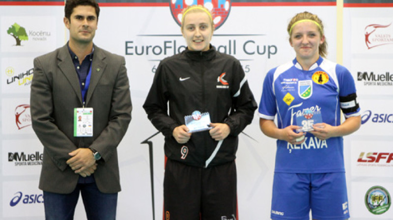 Labākās spēlētājas: Elīza Bērziņa (no kreisās) un Edīte Bankava
Foto: Ritvars Raits, floorball.lv