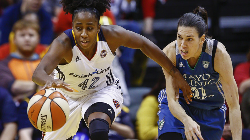 Šīnisa Džonsone steidz garām Annai Krusai
Foto: AFP/Scanpix