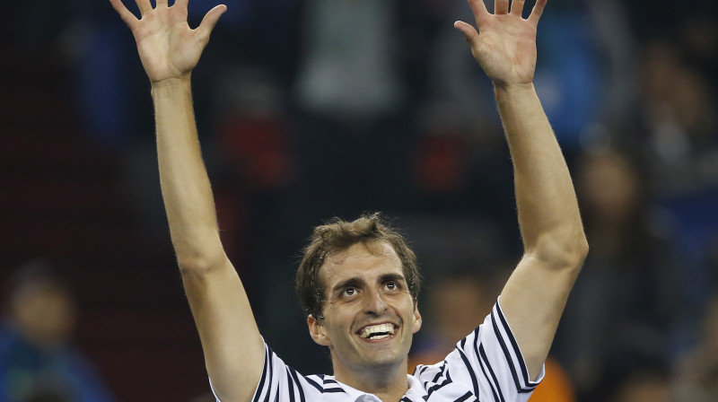 Alberts Ramoss nupat guvis karjeras lielāko uzvaru, pieveicot Rodžeru Federeru
Foto: Reuters/Scanpix