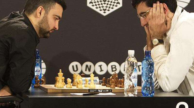 Igors Kovaļenko (pa kreisi) pasaules čempionātā 
Foto: berlin2015.fide.com